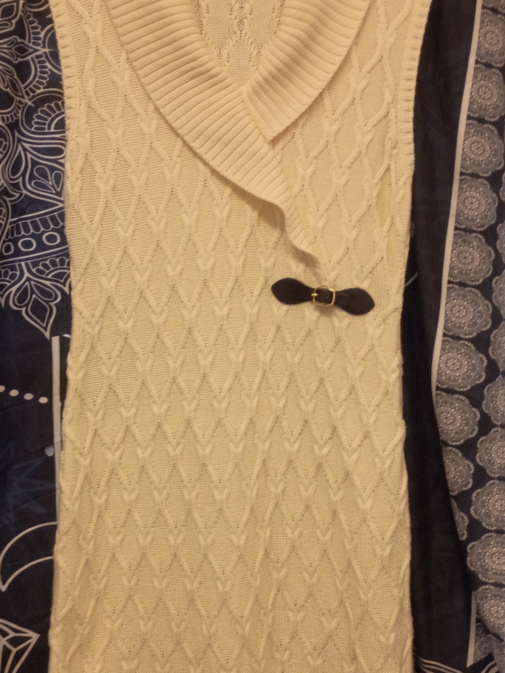 Calvin Klein Cream Sleeveless Cable-Knit V-Neck Sweater with Black Bow Accent